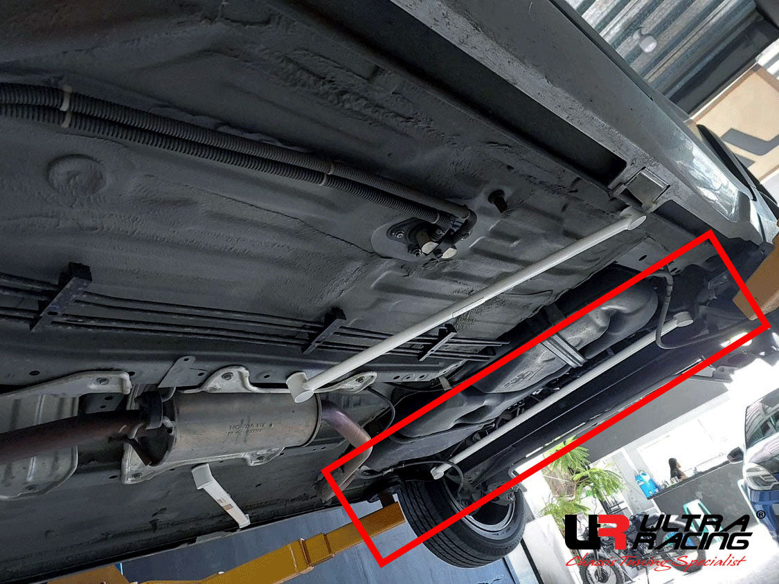 Ultra Racing 3-Point Fender Brace (UR-FD3-715P)