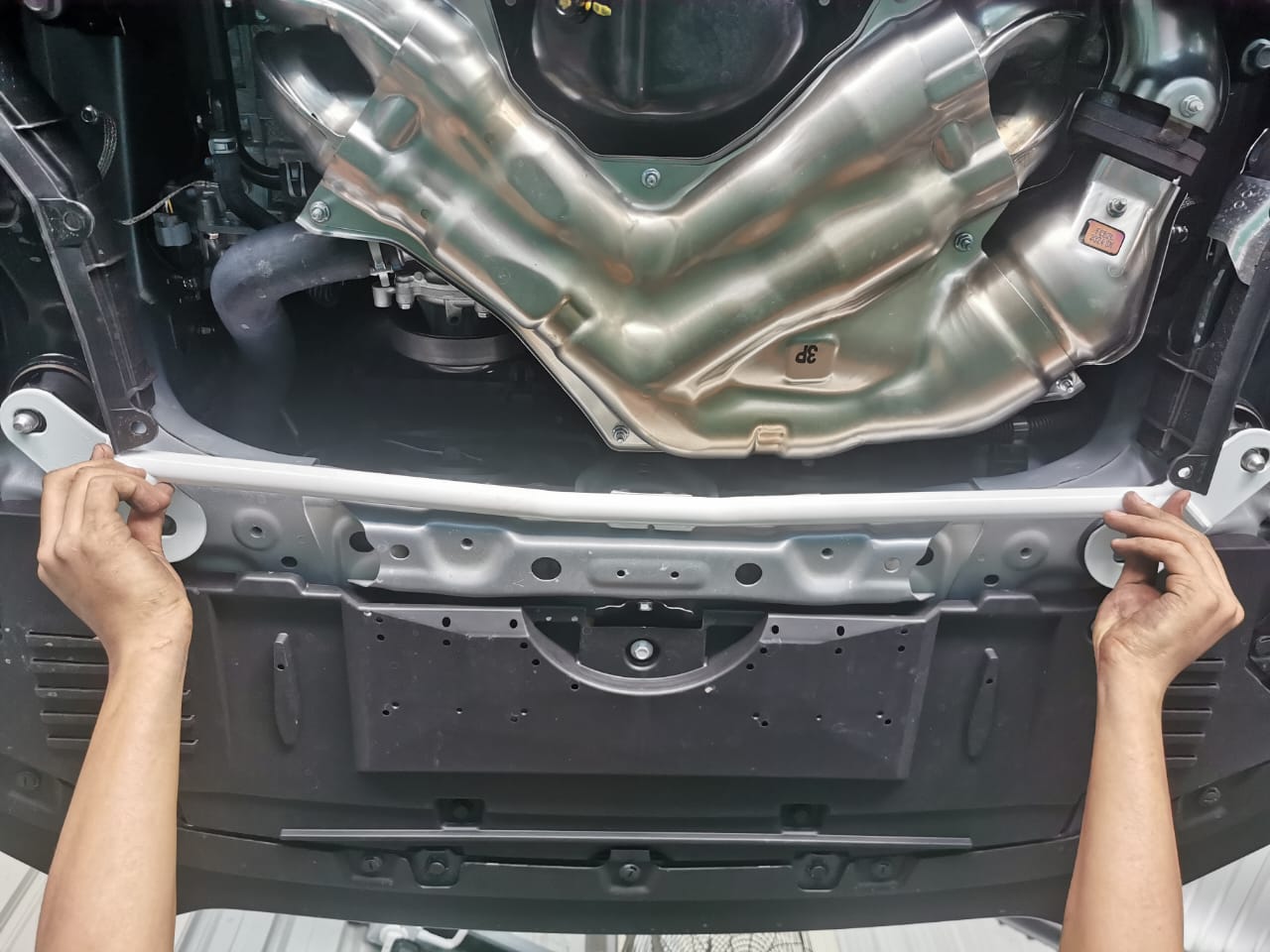 Ultra Racing 3-Point Fender Brace (UR-FD3-715P)