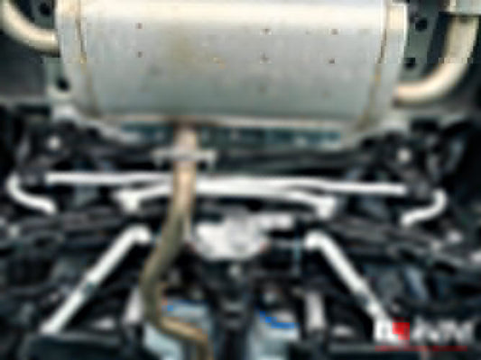 Ultra Racing 2-Point Rear Lower Brace (URTW-RL2-4323)