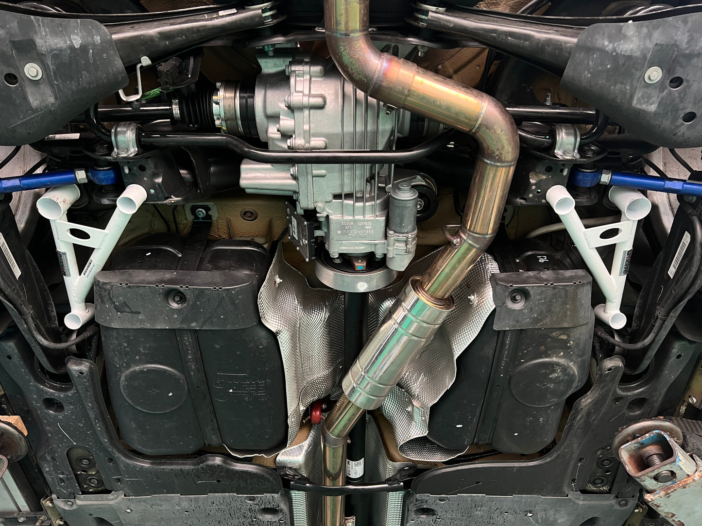 Ultra Racing 3-Point Fender Brace (UR-FD3-715P)