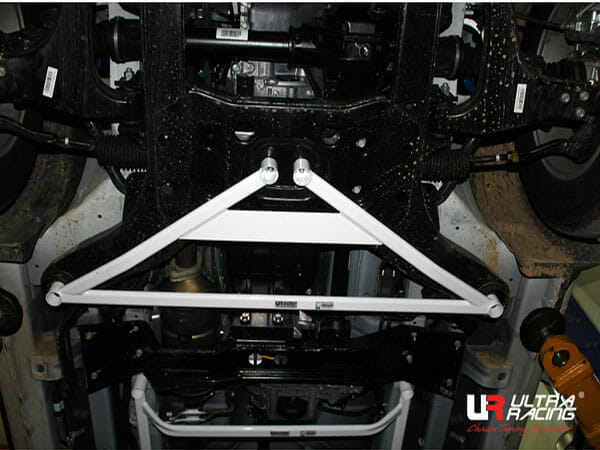 Ultra Racing 4-Point Front Lower Brace (URKR-LA4-2252)