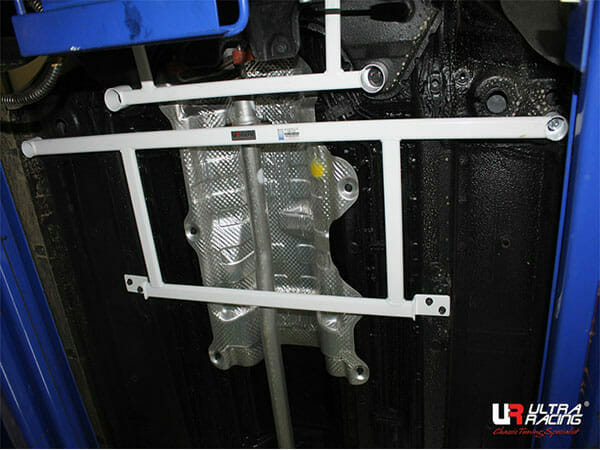 Ultra Racing 4-Point Mid Lower Brace (URKR-ML4-3244)