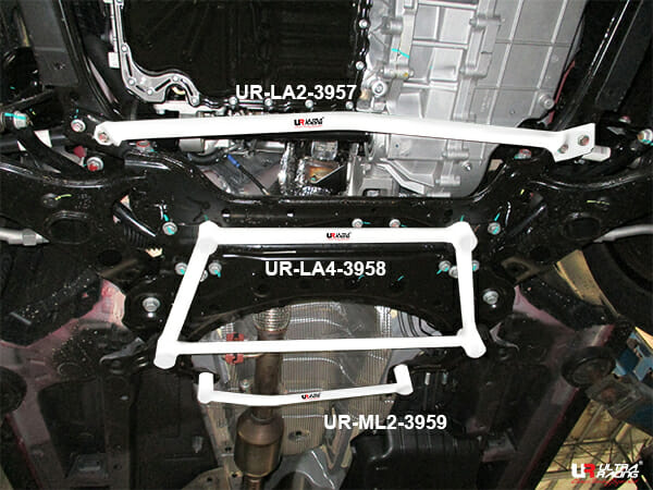 Ultra Racing 4-Point Front Lower Brace (UR-LA4-3958)