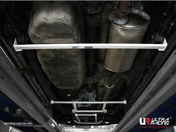 Ultra Racing 2-Point Rear Lower Brace (URKR-RL2-4132)