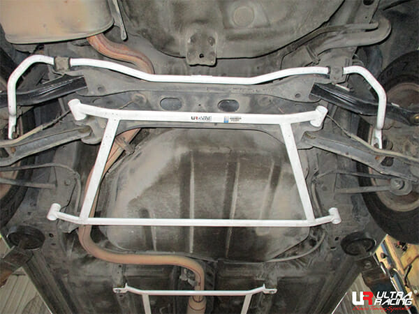 Ultra Racing 4-Point Rear Lower Brace (UR-RL4-220)