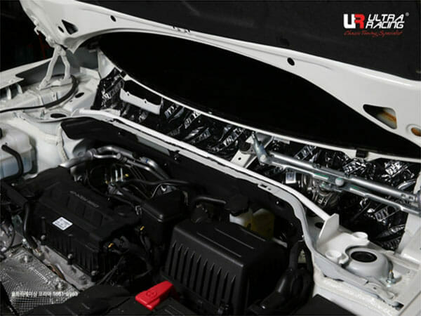 Ultra Racing 2-Point Front Upper Brace (URKR-TW2-3242)